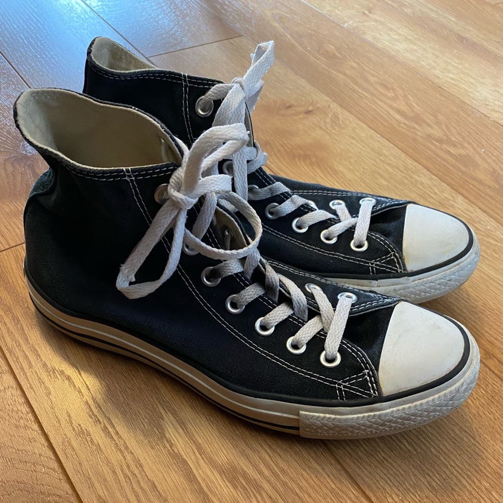 Converse Chucks black high tops sneakers women’s 9